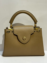 LV B32 Bag – Elegant & Sophisticated Everyday Fashion Bag