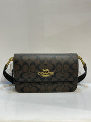 Coach 16 Bag – Elegant, Modern & Versatile Fashion Bag