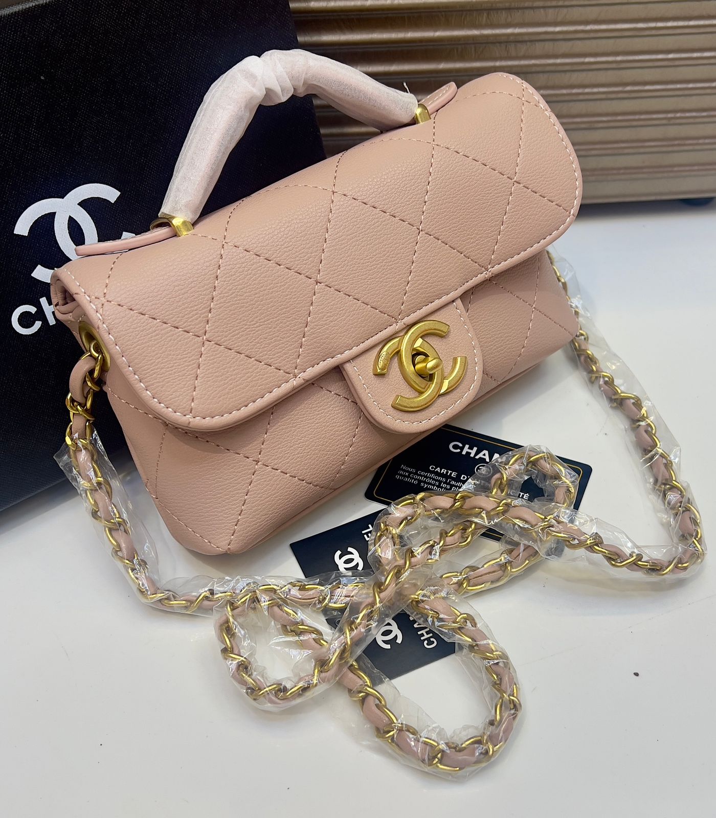 Elegant Quilted Ladies Crossbody Bag – Chanel Paris