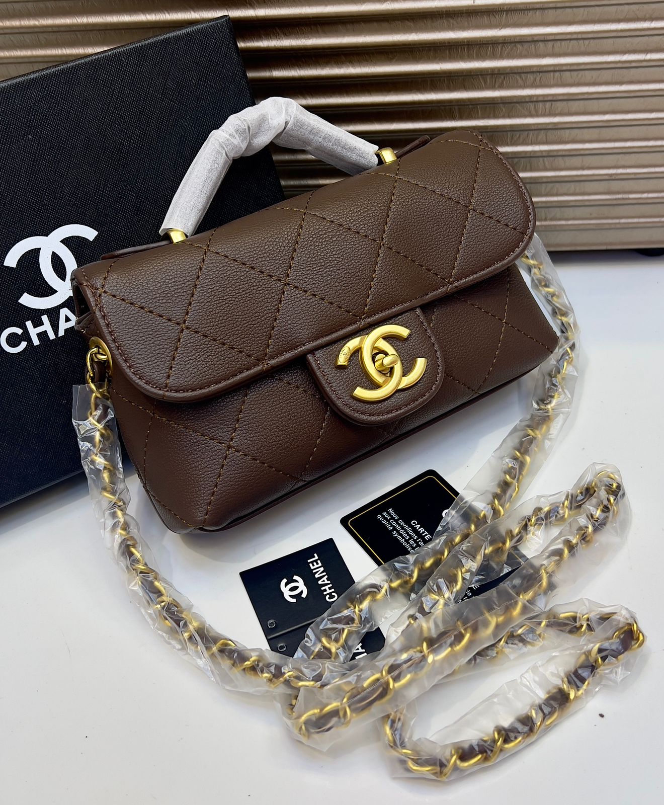 Elegant Quilted Ladies Crossbody Bag – Chanel Paris