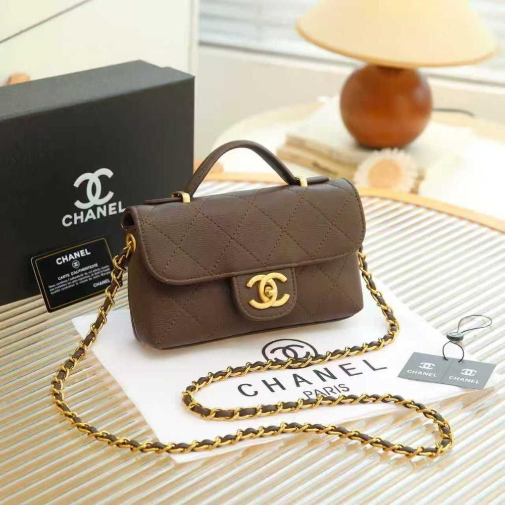 Elegant Quilted Ladies Crossbody Bag – Chanel Paris