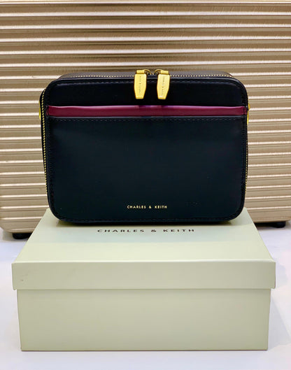 Boxy Dual-Zip Crossbody Bag – Charles & Keith