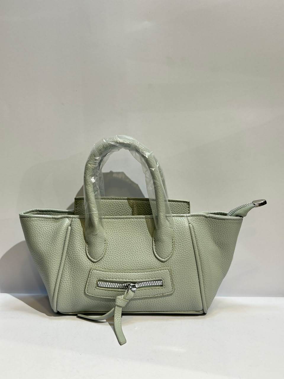 Gucci Handbag – Elegant Designer Style for Everyday Sophistication