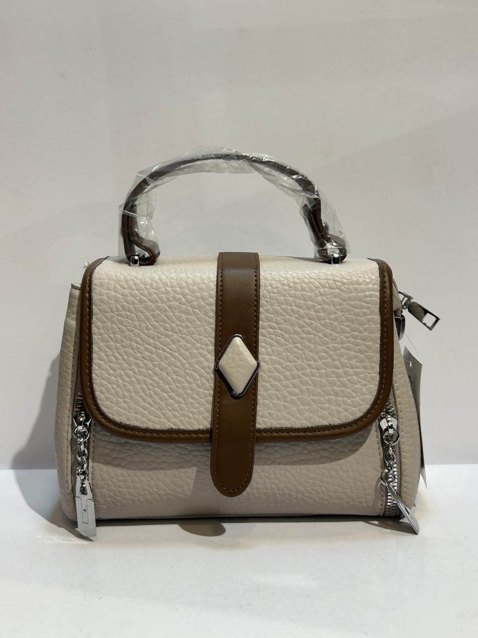 Cross Hand Carry Bag – Stylish & Versatile Everyday Fashion Bag