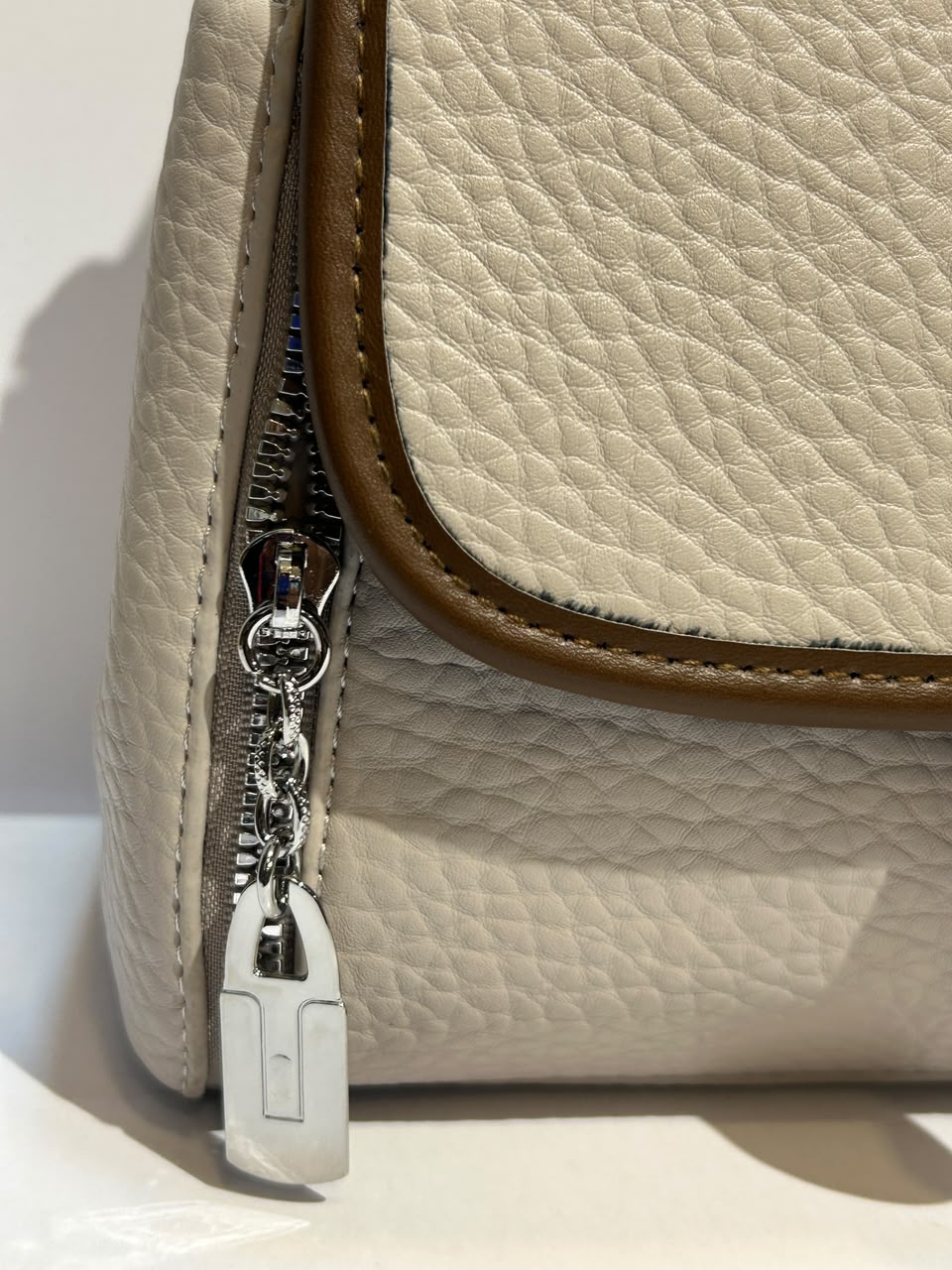 Cross Hand Carry Bag – Stylish & Versatile Everyday Fashion Bag