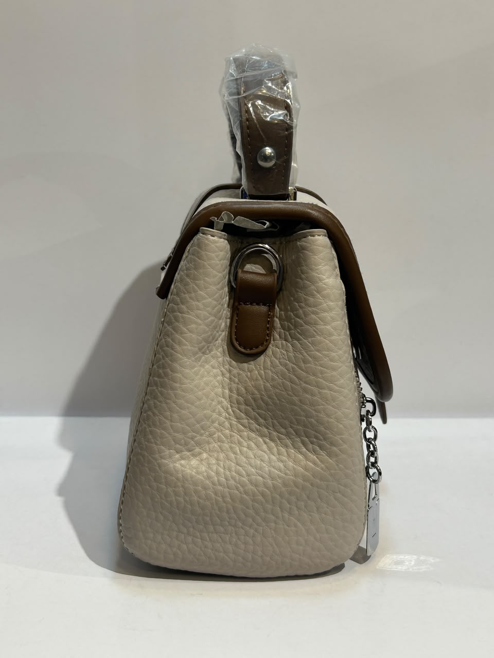 Cross Hand Carry Bag – Stylish & Versatile Everyday Fashion Bag