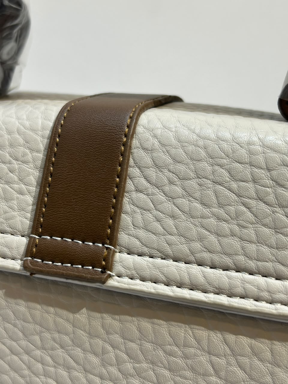 Cross Hand Carry Bag – Stylish & Versatile Everyday Fashion Bag