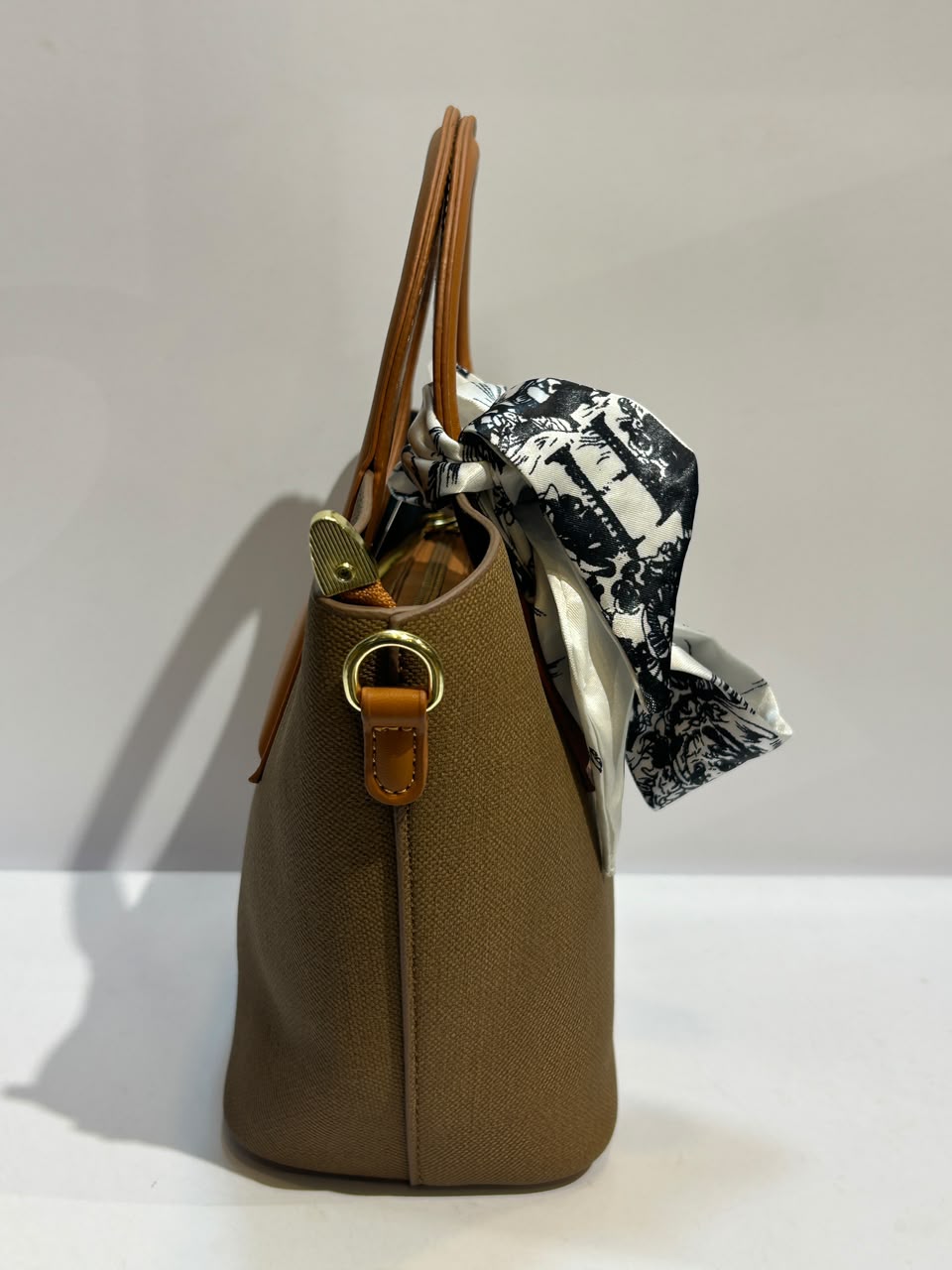 Round Handle Carry Bag - Stylish Elegant Everyday Handbag