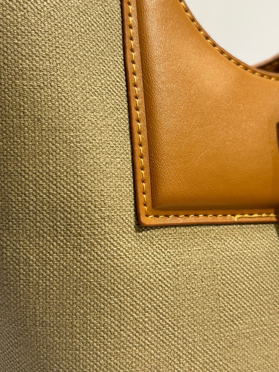 Round Handle Carry Bag - Stylish Elegant Everyday Handbag