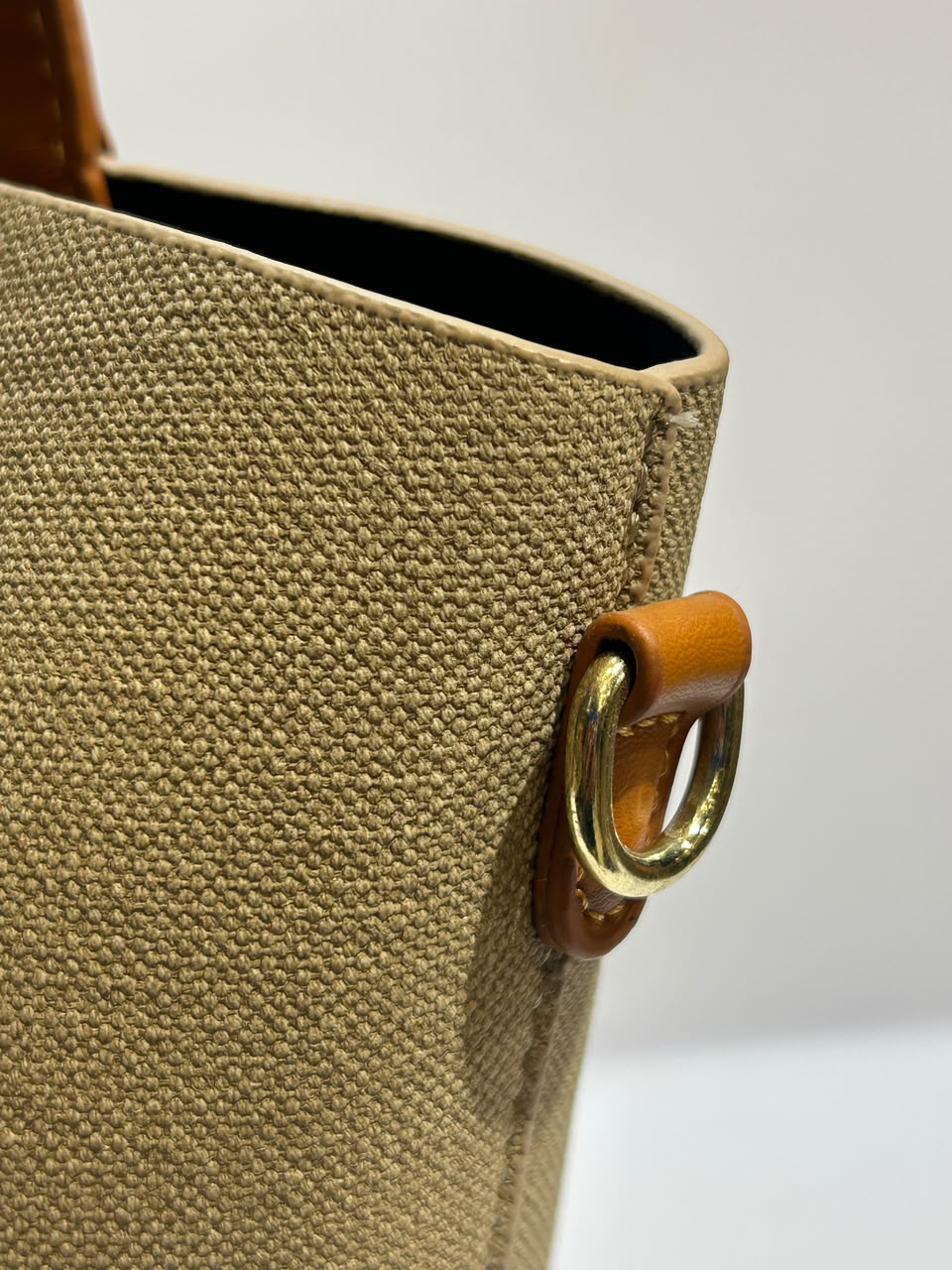 Round Handle Carry Bag - Stylish Elegant Everyday Handbag