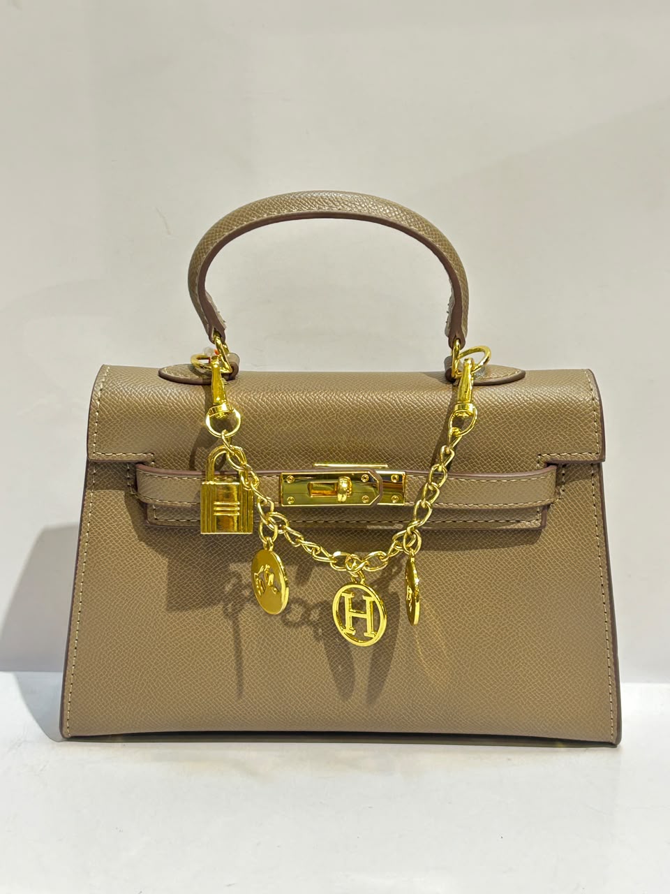 Bag 8 – Stylish & Versatile Everyday Fashion Bag
