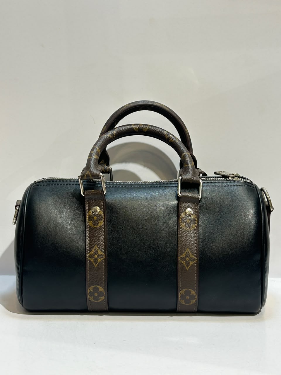 LV 6542 Bag – Elegant & Sophisticated Designer-Style Handbag