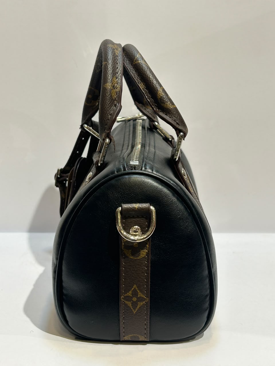 LV 6542 Bag – Elegant & Sophisticated Designer-Style Handbag