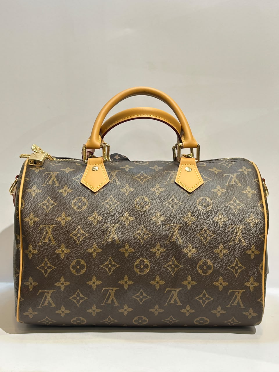 IVD Bag – Elegant & Versatile Everyday Fashion Bag