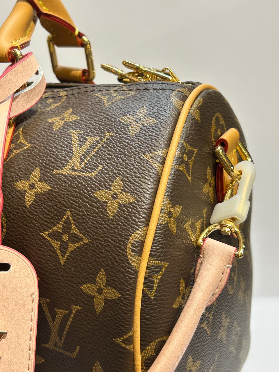 IVD Bag – Elegant & Versatile Everyday Fashion Bag