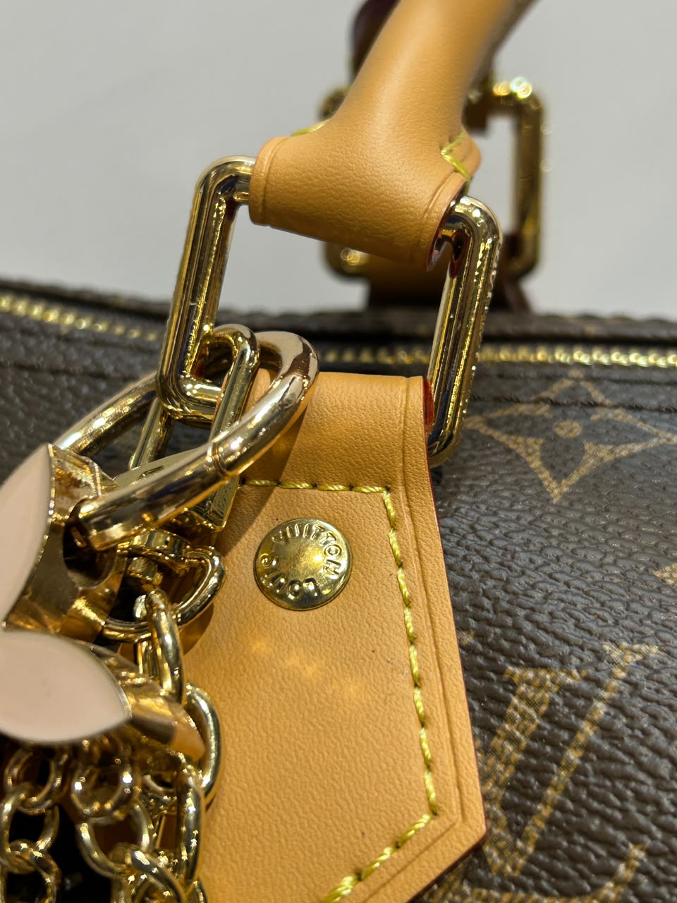 IVD Bag – Elegant & Versatile Everyday Fashion Bag