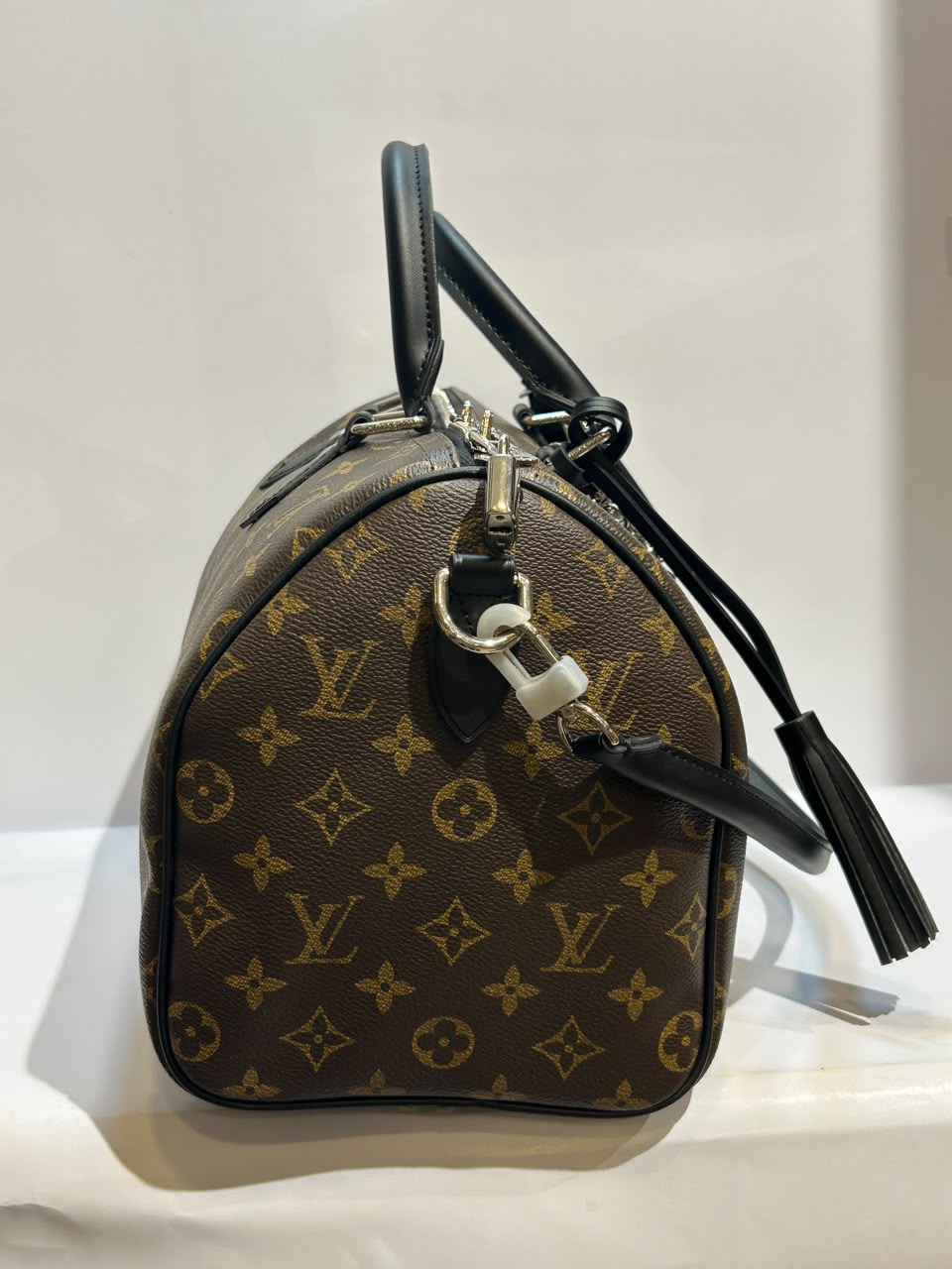IVD Bag – Elegant & Versatile Everyday Fashion Bag
