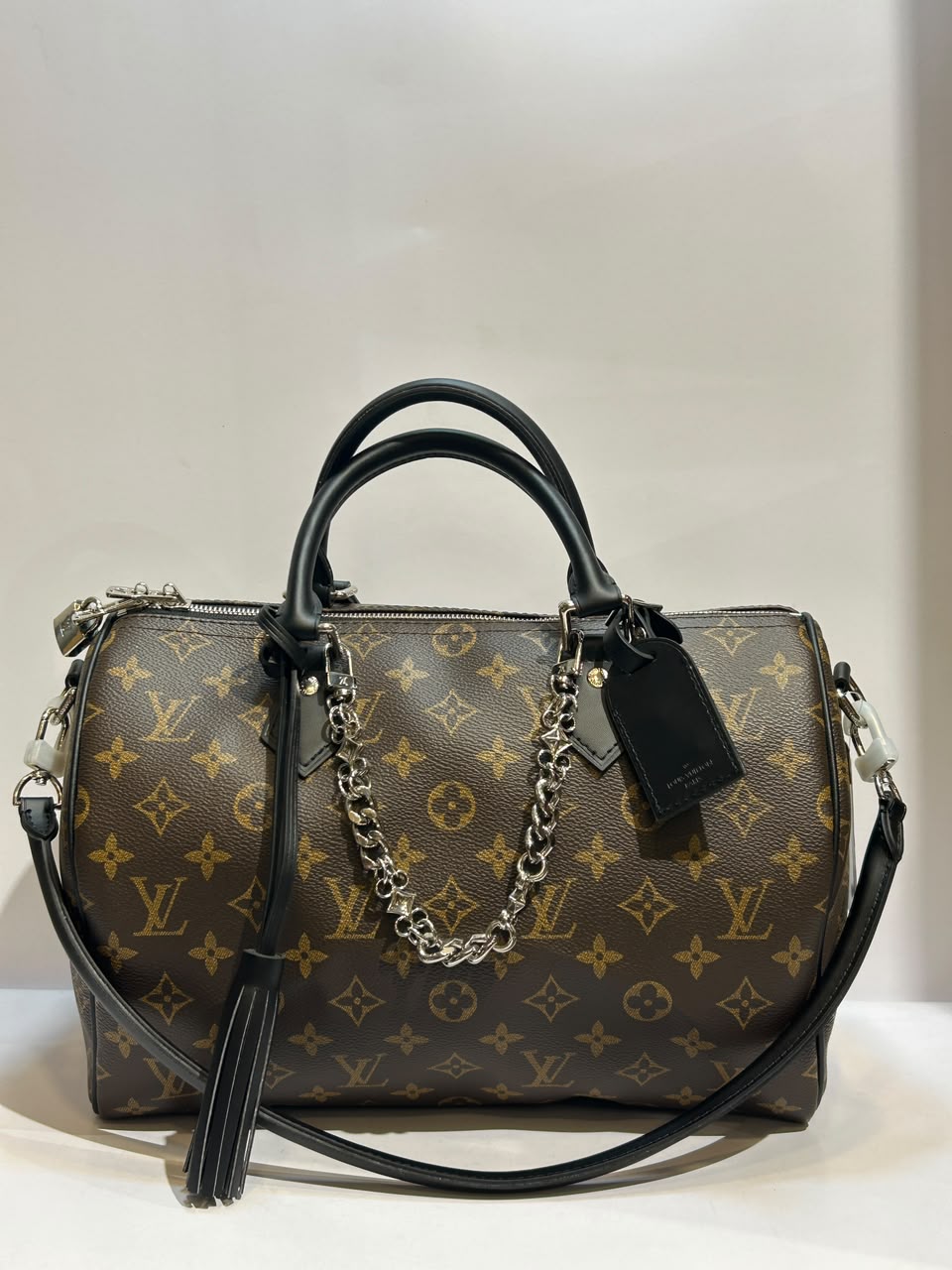 IVD Bag – Elegant & Versatile Everyday Fashion Bag