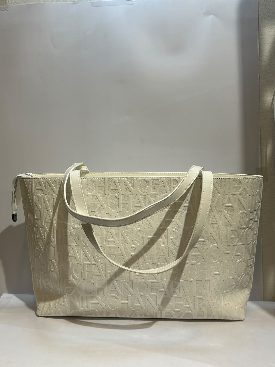 Armani Exchange Bag – Premium & Sophisticated Everyday Fashion Bag