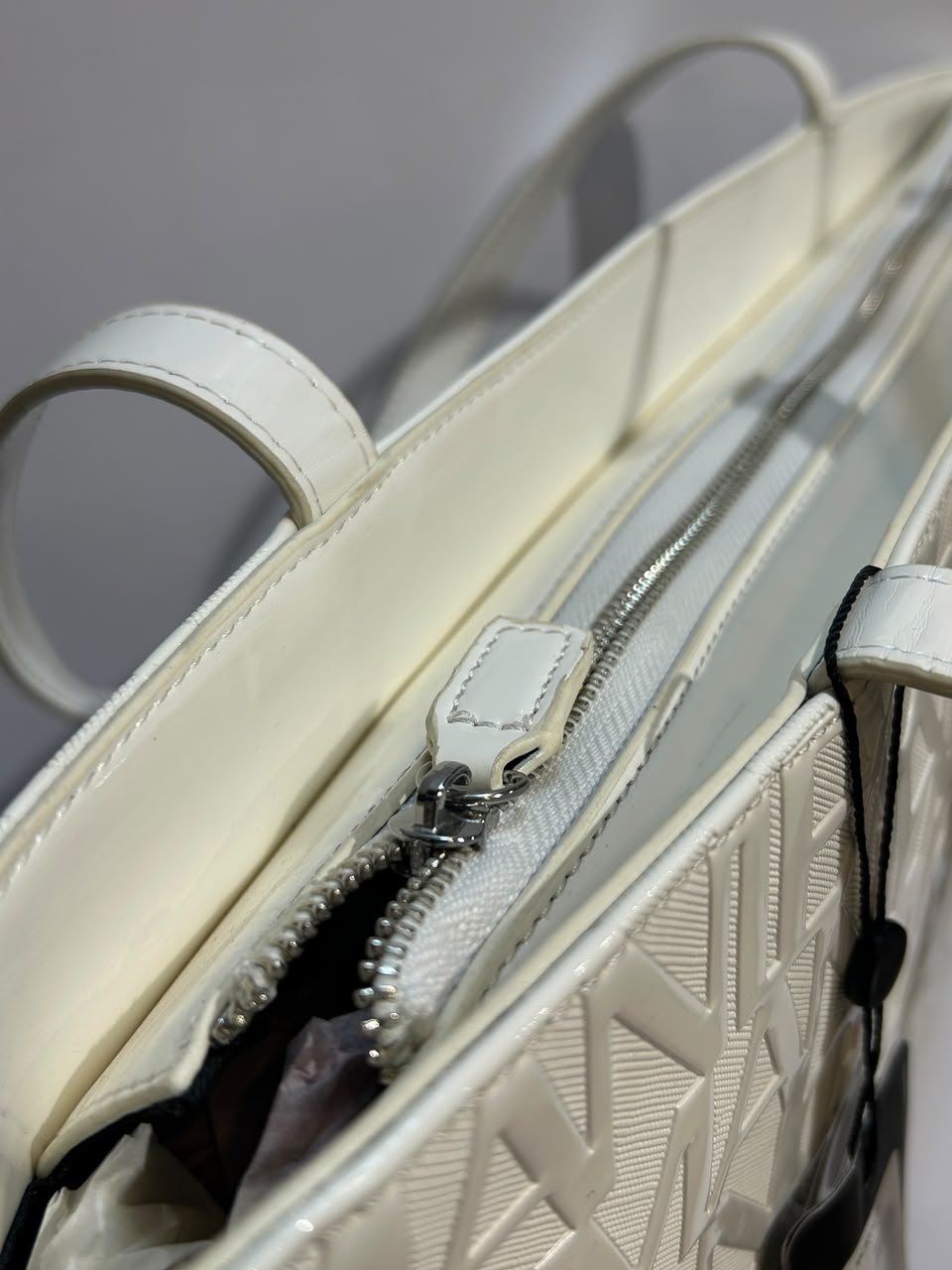 Armani Exchange Bag – Premium & Sophisticated Everyday Fashion Bag
