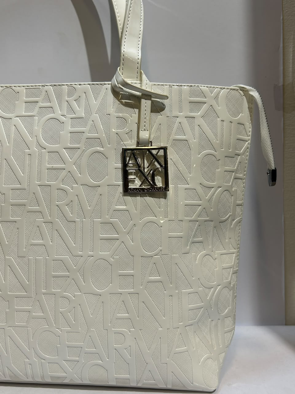 Armani Exchange Bag – Premium & Sophisticated Everyday Fashion Bag