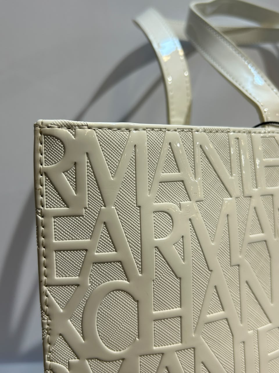 Armani Exchange Bag – Premium & Sophisticated Everyday Fashion Bag