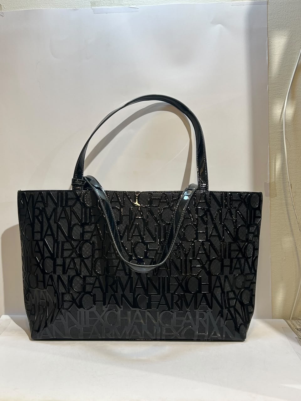 Armani Exchange Bag – Premium & Sophisticated Everyday Fashion Bag