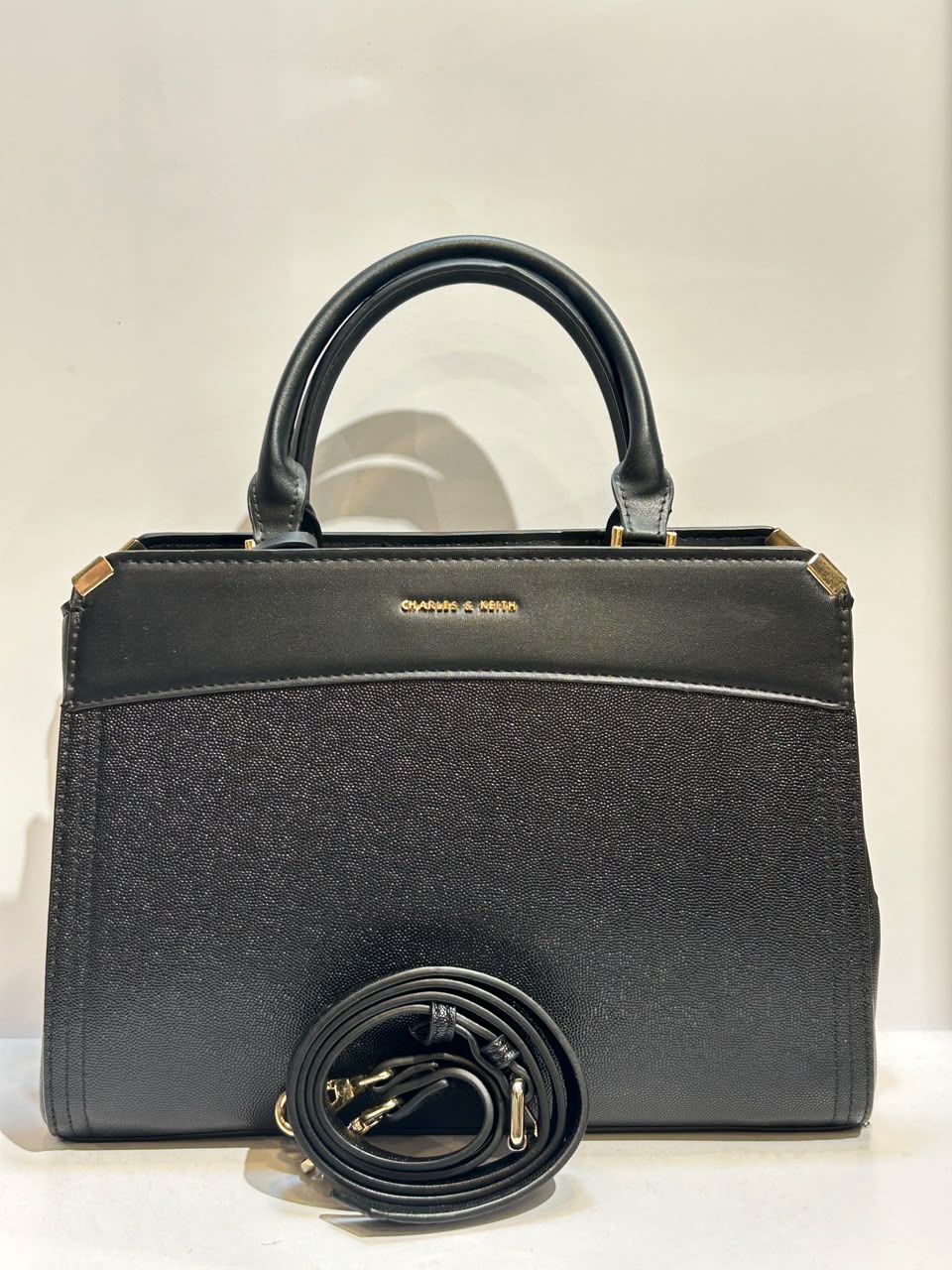 CK 5646 Bag – Modern & Sophisticated Everyday Fashion Bag
