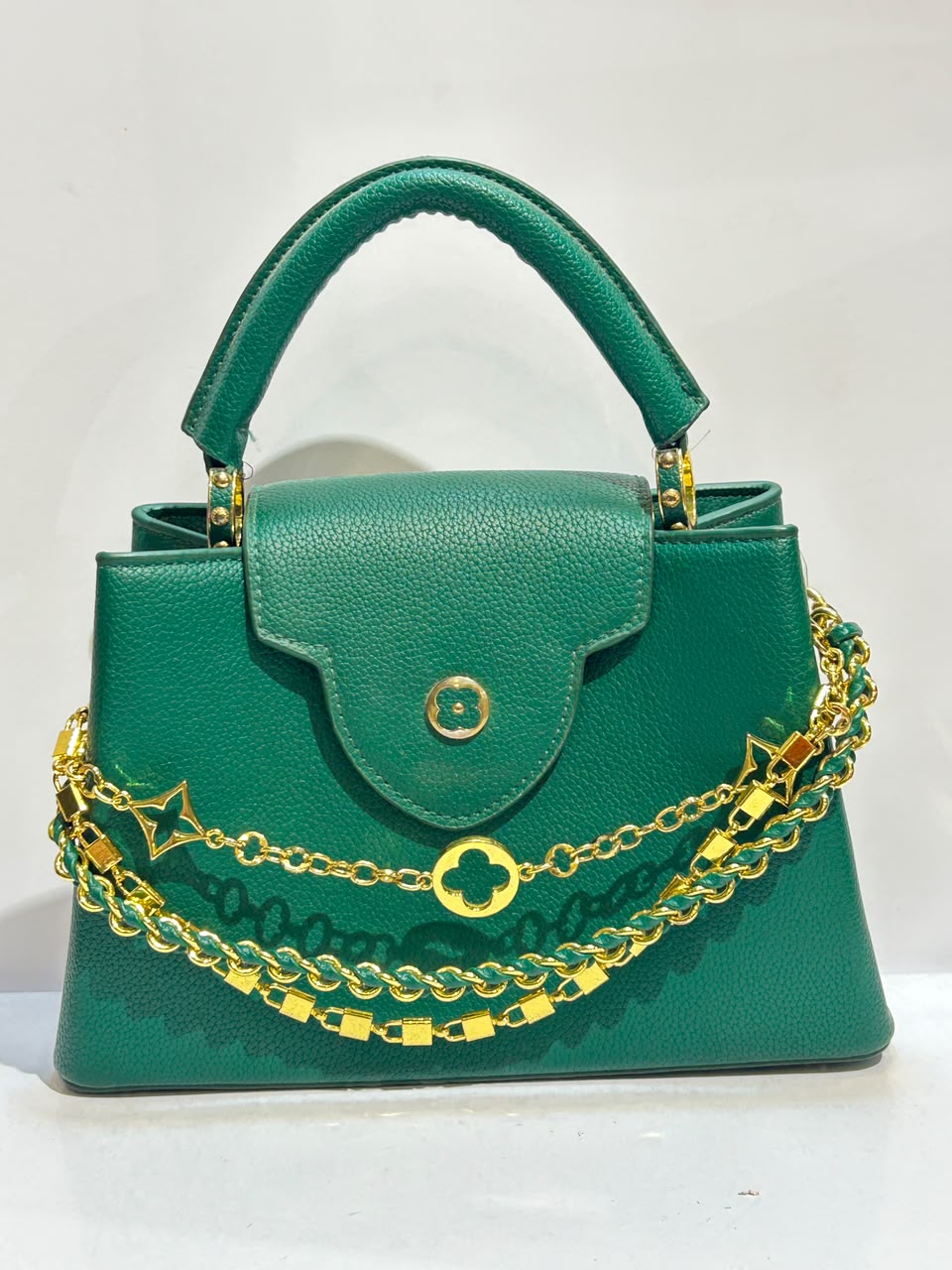 LV B32 Bag – Elegant & Sophisticated Everyday Fashion Bag