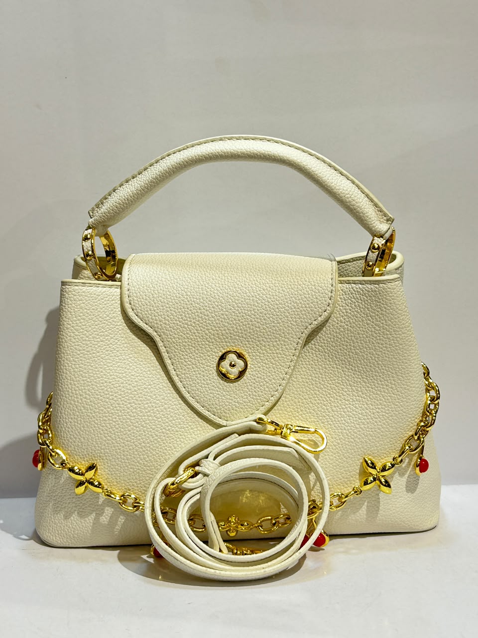 LV B32 Bag – Elegant & Sophisticated Everyday Fashion Bag