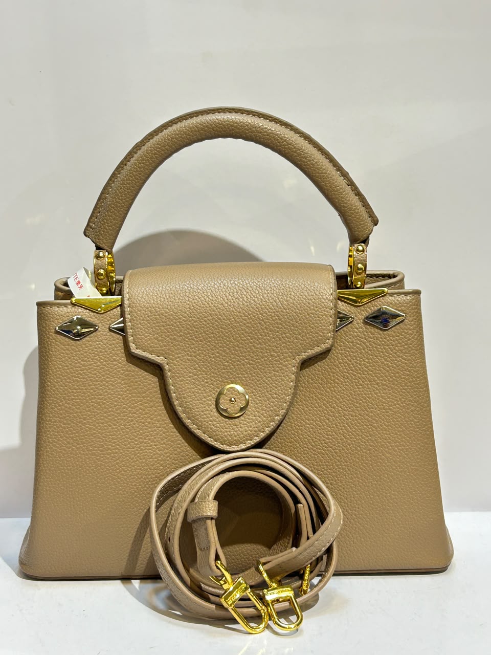 LV B32 Bag – Elegant & Sophisticated Everyday Fashion Bag