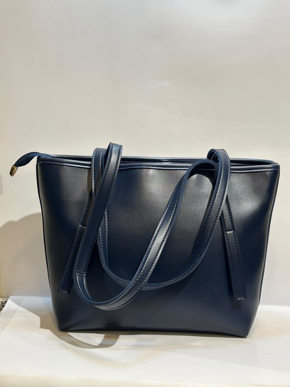 Plain Tote Bag – Simple, Stylish & Versatile Everyday Bag