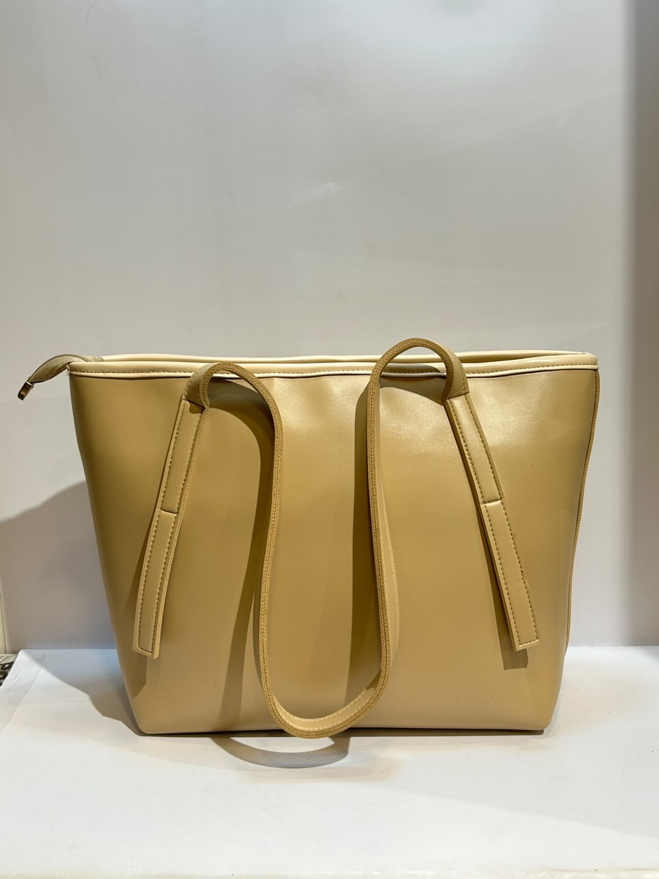 Plain Tote Bag – Simple, Stylish & Versatile Everyday Bag