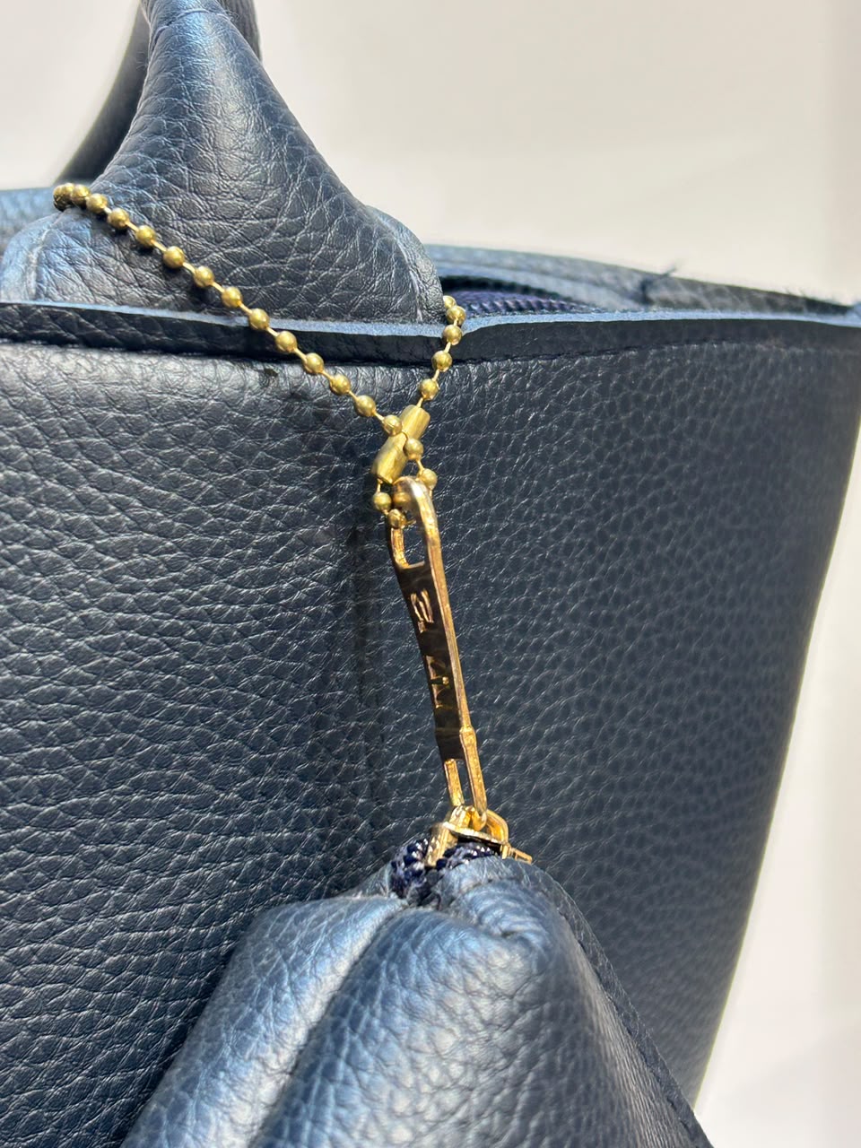 Plain Tote 55 – Simple, Spacious & Versatile Everyday Bag
