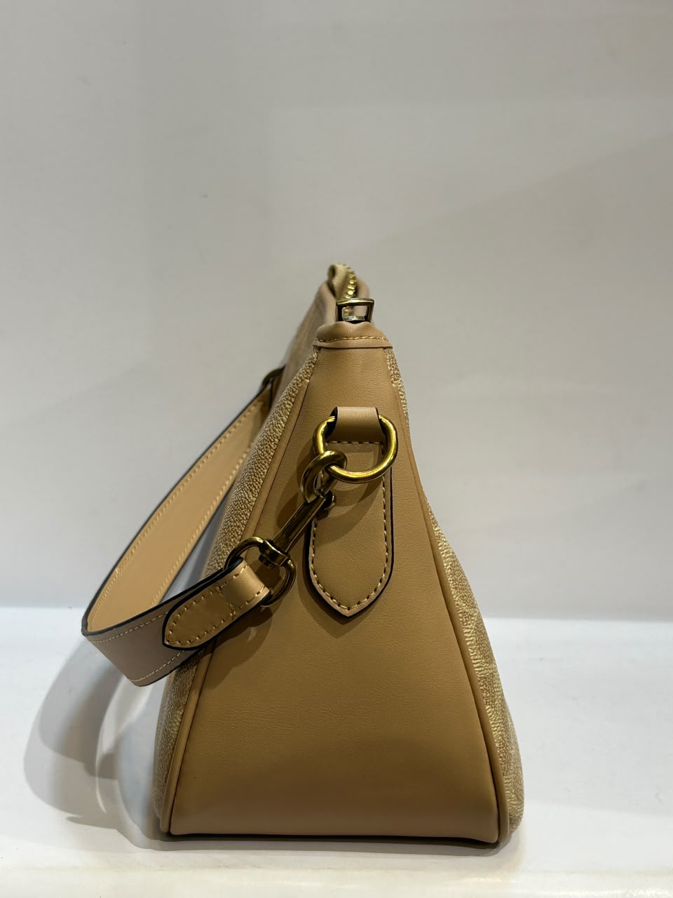 Coach Laurel Shoulder Bag – Elegant & Sophisticated Everyday Fashion Bag