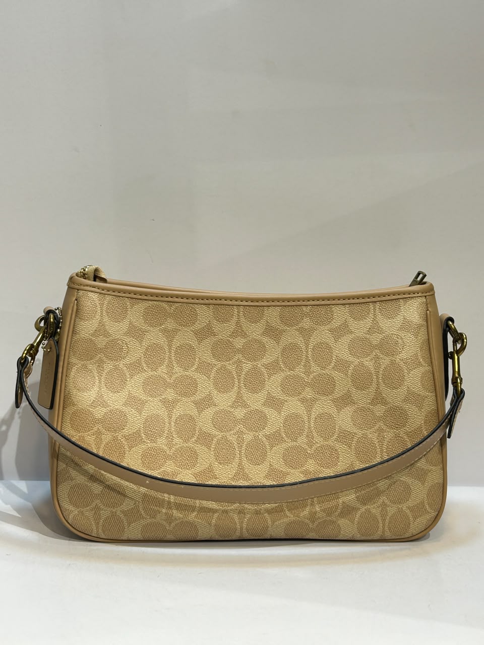 Coach Laurel Shoulder Bag – Elegant & Sophisticated Everyday Fashion Bag