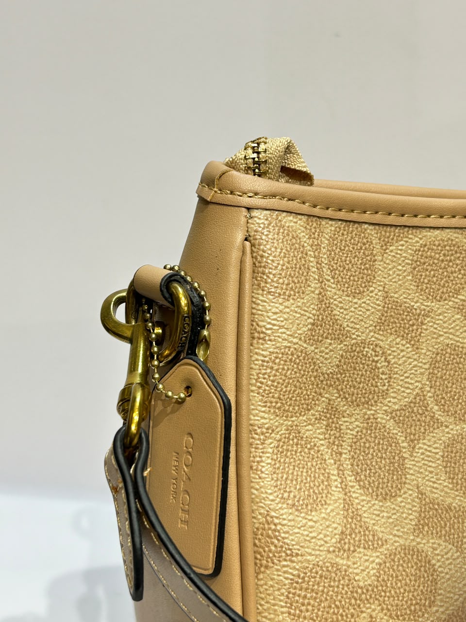 Coach Laurel Shoulder Bag – Elegant & Sophisticated Everyday Fashion Bag