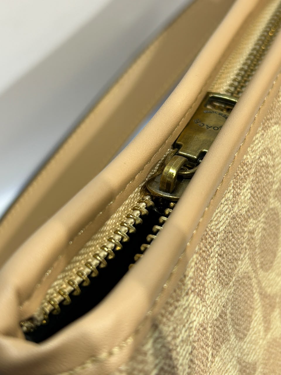 Coach Laurel Shoulder Bag – Elegant & Sophisticated Everyday Fashion Bag
