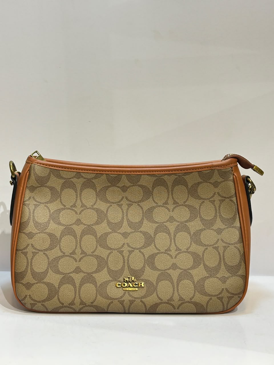 Coach Laurel Shoulder Bag – Elegant & Sophisticated Everyday Fashion Bag