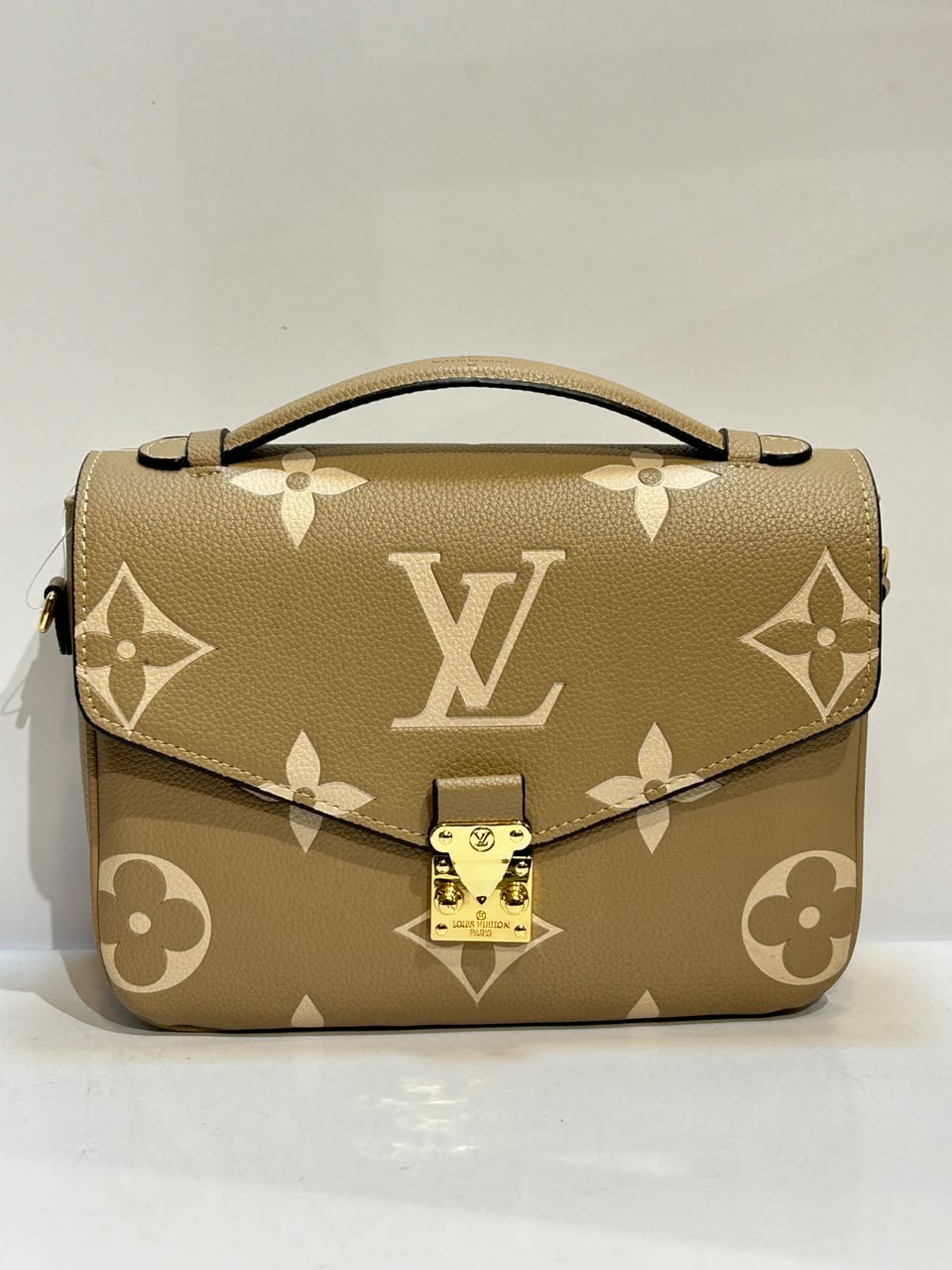 LV 546 Bag – Elegant, Stylish & Versatile Designer-Style Bag
