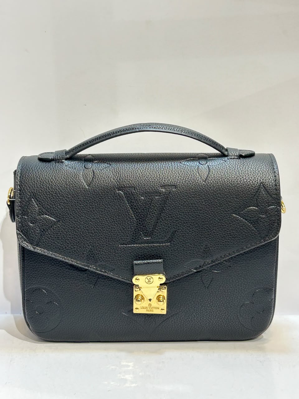 LV 546 Bag – Elegant, Stylish & Versatile Designer-Style Bag
