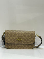 Coach 16 Bag – Elegant, Modern & Versatile Fashion Bag