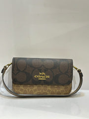 Coach 16 Bag – Elegant, Modern & Versatile Fashion Bag