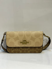 Coach 16 Bag – Elegant, Modern & Versatile Fashion Bag