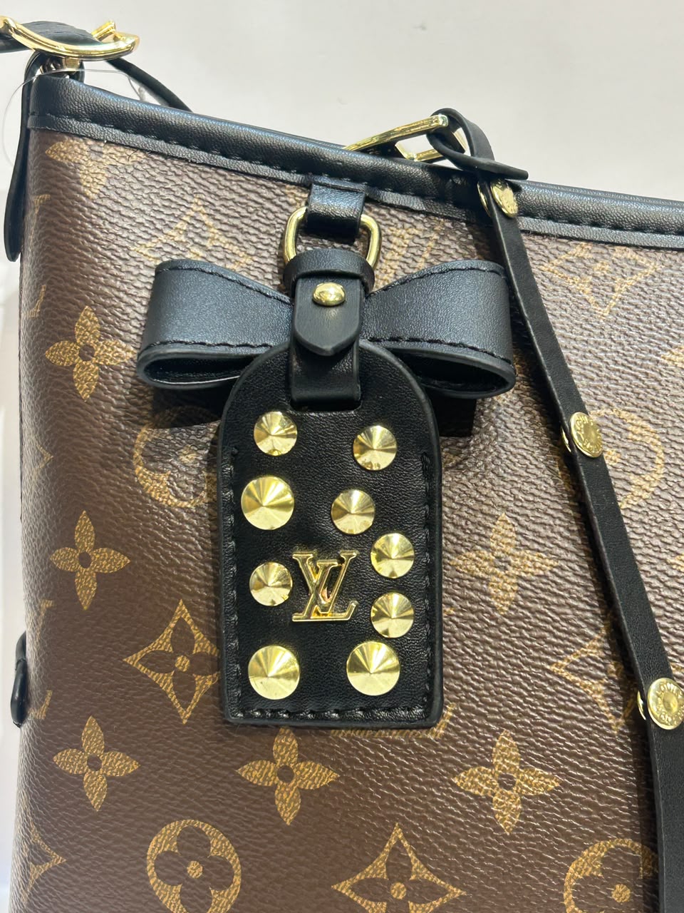 L.V Bag – Elegant, Stylish & Versatile Designer-Style Bag