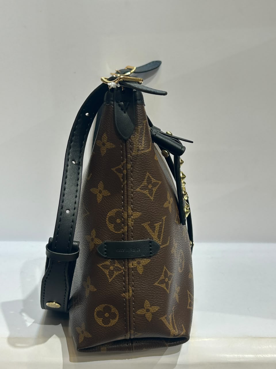 L.V Bag – Elegant, Stylish & Versatile Designer-Style Bag