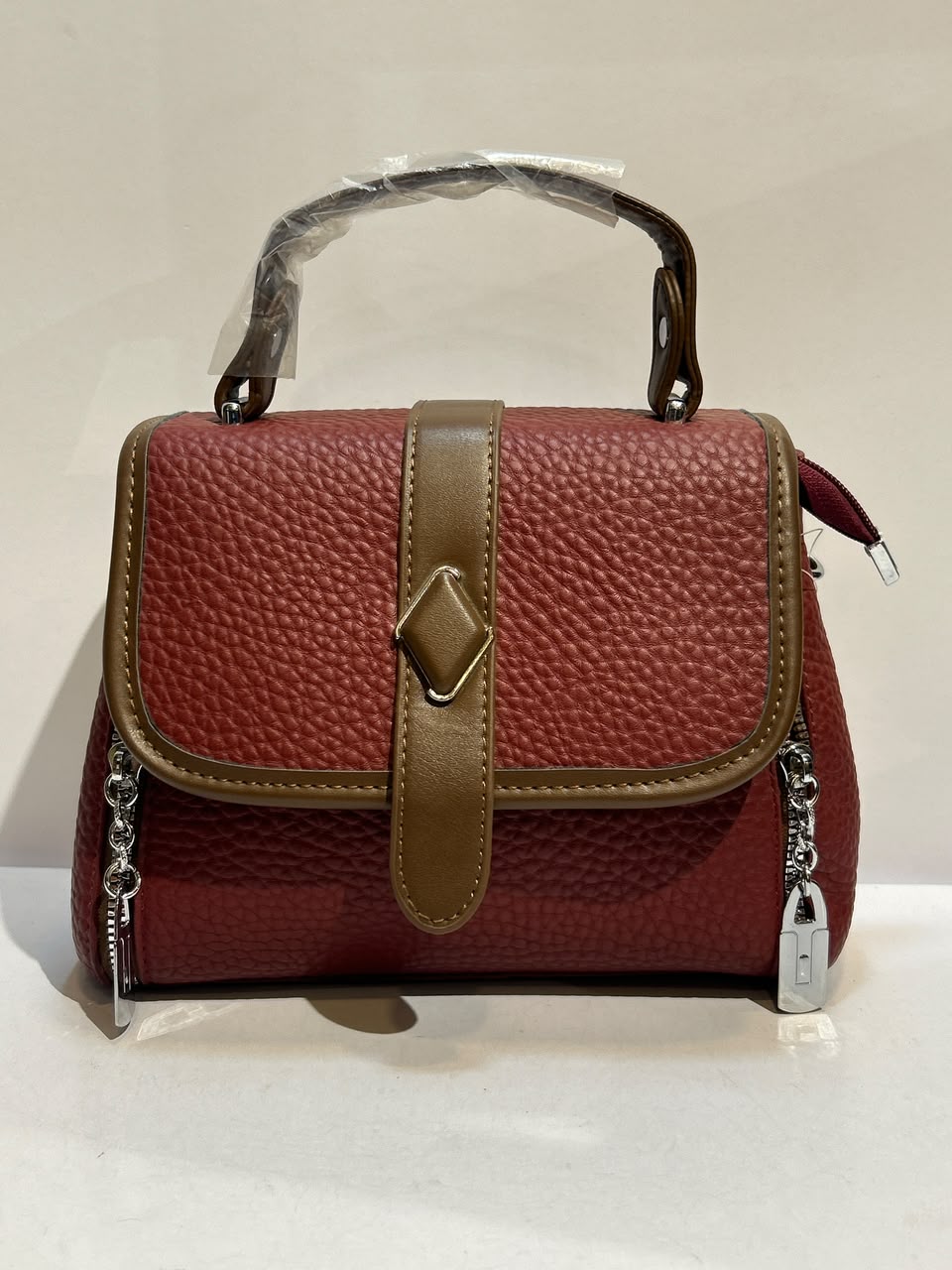 Cross Hand Carry Bag – Stylish & Versatile Everyday Fashion Bag